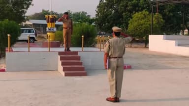 मंझनपुर: पुलिस लाइन कौशाम्बी में एएसपी ने ली परेड की सलामी, लोकसभा चुनाव को लेकर दिए आवश्यक दिशा निर्देश