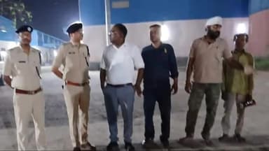 डेहरी: लोकसभा चुनाव को लेकर डेहरी सहित विभिन्न इलाके में पुलिस ने चलाया अभियान,30 आरोपियों को किया गिरफ्तार,