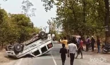 चितरंगी: धनौजा मंदिर के पास एक बोलेरो वाहन नियंत्रित होकर पलटा, वाहन में सवार चालक सहित 4 लोगों को आईं हल्की चोटें