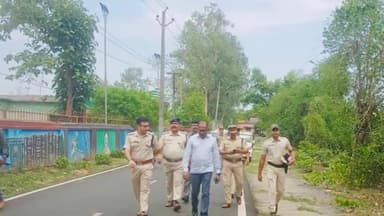 ଖଣ୍ଡପଡା: ନିର୍ବାଚନ ମଣ୍ଡଳୀର ବିଭିନ୍ନ ବୁଥ ପରିଦର୍ଶନ କରି ସମୀକ୍ଷା କଲେ ଏସପି