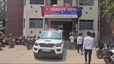 नौबतपुर: थाना क्षेत्र के अलग अलग जगहों से से पुलिस ने दो वारंटी को किया गिरफ्तार
