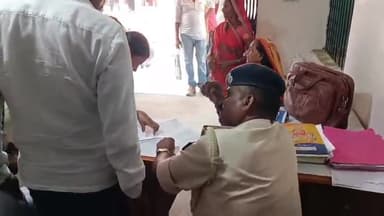 गोपालगंज: कोन्हवा गांव में बकाया पैसा मांगने के विवाद में हुई मारपीट, महिला जख्मी, मामले की जांच में जुटी पुलिस।