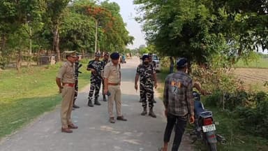 पूरनपुर: भारत-नेपाल बार्डर पर पुलिस क्षेत्राधिकारी ने एसएसबी के साथ किया निरीक्षण