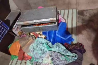 खींवसर: खींवसर उपखंड के माडपुरा गांव में छत पर सो रहा था परिवार, घर में घुसे चोर, नकदी व गहने ले गए