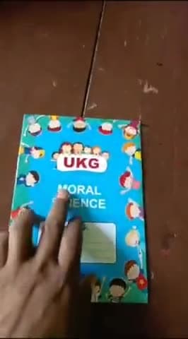 मितौली: मैगलगंज स्थित नामी ग्रामी निजी स्कूल की चार पन्ना छपी किताब के महंगे मूल्य पर अभिभावक ने वीडियो बनाकर किया वायरल