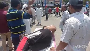 सारंगपुर: नगर के वार्ड-5 मोहल्ला किले में मुर्गा चोरी को लेकर एक ही समुदाय के दो पक्षों में हुए खूनी संघर्ष में 4 लोग घायल