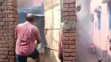 साहिबगंज: साहिबगंज नगर थाना क्षेत्र अंतर्गत हबीपुर मोहल्ले की एक घर में खाना बनाने के दौरान गैस सिलेंडर में लगी आग मची अफरा तफरी |