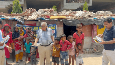 अंतर्राष्ट्रीय शिक्षा मिशन के अंतर्गत राम गंगा विहार स्थित कंस्ट्रक्शन साइट पर काम कर रहे मजदूरों के बच्चों को शिक्षण सामग्री, हाइजीन किट एवं राशन किट का वितरण किया गया।