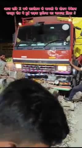 आज रात्रि 2 बजे कार्यक्रम से वापसी के दौरान बेमेतरा रायपुर रोड में हुई सड़क दुर्घटना का जायजा लिया l
.
.
#mladipeshsahu #mla #cg #bemetaranews #bemetara #dipeshsahu