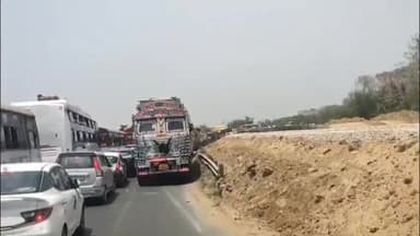 रायबरेली: मुंशीगंज बायपास स्थित लखनऊ-प्रयागराज मार्ग पर करीब 10 किलोमीटर तक लगा भीषण जाम, कई घंटों से जाम में फंसे लोग