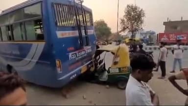 मलिहाबाद: दुबग्गा कानपुर बायपास पर सड़क किनारे खड़ी बस में ऑटो ने पीछे से मारी टक्कर, 3 लोग हुए घायल