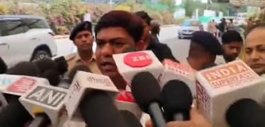 पटना ग्रामीण: पटना एयरपोर्ट पर पूर्व मंत्री मुकेश सहनी ने दी धरना प्रदर्शन करने की धमकी
