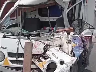 धनौरा: गांव शाहबाजपुर डोर के पास एनएच पर रोडवेज बस में जा घुसा एक मैजिक वाहन, चालक हुआ घायल