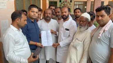 पूरनपुर: तहसील परिसर में जिला पंचायत द्वारा जारी की गई आरसी वापस लेने व समस्या का समाधान करने की मांग को लेकर सौपा ज्ञापन