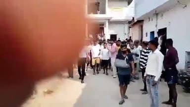 मलिहाबाद: मलिहाबाद के लोधौसी में ग्रामीणों द्वारा मतदान का किया गया बहिष्कार, काफी समझाइश के बाद तैयार हुए ग्रामीण