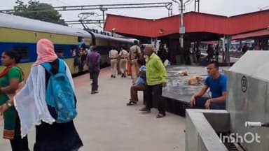 खगौल: दानापुर रेलवे स्टेशन पर टिकट जांच अभियान चलाई गई जिसमें 8781 लोग पकड़े गए