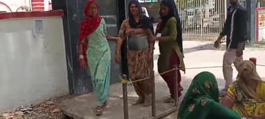 एटा: बेटे के ससुराल वालों ने महिला व उसकी दो बेटियों के साथ की मारपीट थाना मलावन क्षेत्र के गांव थरौली का मामला।