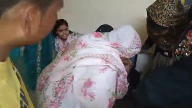 आंवला: आंवला भमोरा मार्ग पर कार व ऑटो में हुई जोरदार भिड़ंत कई घायल, कार चालक हुआ मौके से फरार।