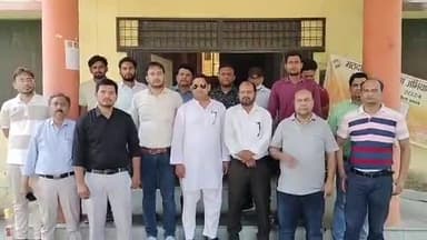 मुरादाबाद: सिविल लाइन सीएमओ ऑफिस का बीयूएमएस डॉक्टर्स ने किया  घेराव एसीएमओ डॉ नरेंद्र सिंह पर लगाये वसूली और शोषण करने के आरोप