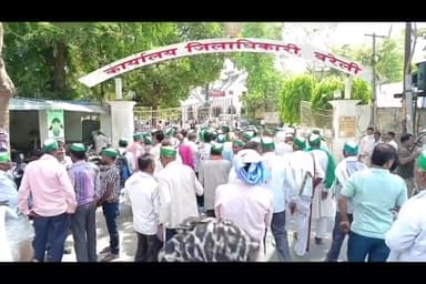 बरेली: भारतीय किसान यूनियन के जिला अध्यक्ष और पदधिकारी ने किसानों की मांगे पूरी करने के लिए जिला अधिकारी को सोपा ज्ञापन