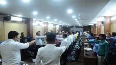 कोंडागांव: कोंडागांव जिला कार्यालय के सभाकक्ष में कलेक्टर सहित अधिकारियों-कर्मचारियों ने ली आतंकवाद विरोधी शपथ।