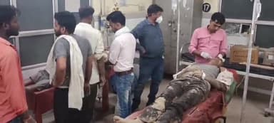 एटा: चलती बाइक अनियंत्रित हो खाई में पलटी दो लोग हुए गंभीर घायल कोतवाली देहात क्षेत्र के गंज रोड गांव कठोली समीप का मामला।