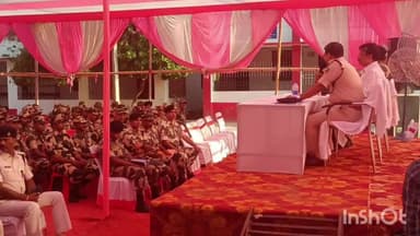 शिवहर: बाहर से आए हुए पुलिसकर्मियों के साथ शहर के नवाब हाई स्कूल में डीएम एसपी ने किया बैठक