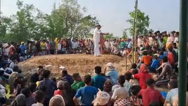 बक्सर: सुरौंधा गांव में दंगल प्रतियोगिता का आयोजन, यूपी -बिहार के पहलवानों ने अजमाया दांव पेंच