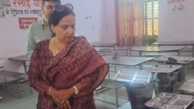 बूंदी: संभागीय आयुक्त उर्मिला राजोरिया ने लाखेरी अन्नपूर्णा रसोई का किया निरीक्षण दिए आवश्यक दिशा निर्देश