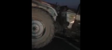 एटा: कोतवाली देहात थाना क्षेत्र के हाईवे स्थित दूल्हापुर के समीप चकोरी से भरा हुआ ट्रैक्टर अनियंत्रित होकर पलटा, चालक फरार