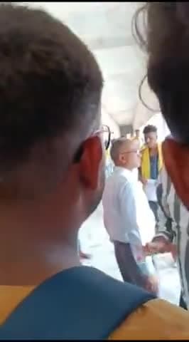 छात्रों को पढ़ाया नहीं जा रहा है एडमिशन करने के 5 दिन बाद एग्जाम ले लिया जा रहा है उनको पढ़ाने की जिम्मेदारी किसकी ?