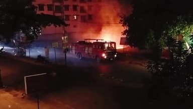 कानपुर: कल्याणपुर के जलेश्वर मंदिर परिसर में लगी आग, फायर ब्रिगेड ने पाया आग पर काबू