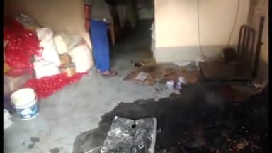 इंदौर: द्वारकापूरी इलाके के आस्था पैलेस में एक चॉकलेट फैक्ट्री में लगी आग, मौके पर पहुंचकर फायर ब्रिगेड ने आग पर पाया काबू