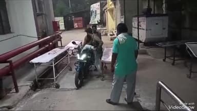 देवघर: नैयाडीह के समीप अज्ञात वाहन की चपेट में आने से साइकिल सवार एक व्यक्ति हुआ गंभीर रूप से घायल