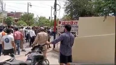 मुरादाबाद: नगर निगम की टीम ने डबल फाटक से लेकर गुलाब बाड़ी फाटक तक अतिक्रमण हटाओ अभियान चलाया