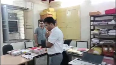 चित्तौड़गढ़: कलेक्ट्रेट परिसर में जिला कलेक्टर आलोक रंजन ने कार्यालयों का किया औचक निरीक्षण