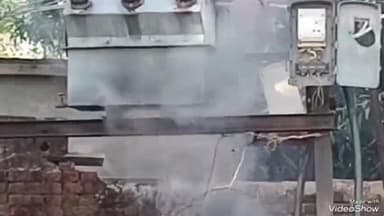 देवघर: रिखिया थाना क्षेत्र के बलसरा गांव में ट्रांसफार्मर में लगी भीषण आग ,विद्युत व्यवस्था पूरी तरह से हुई ठप