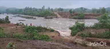 डोमचांच: डोमचांच में हुई बारिश के बाद करारी नदी का जलस्तर बढ़ा, घंटो फंसे रहे लोग