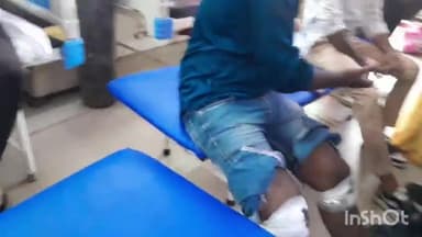 हाथरस: अलीगढ़ रोड मंडी के पास अनियंत्रित होकर बाइक ई-रिक्शा और ऑटो से टकराई, दो युवक, एक महिला व एक बच्चा घायल