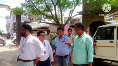 बड़हरिया: बीडीओ व पंचायती राज पदाधिकारी ने मतदान के दौरान बड़हरिया विद्यालय का किया निरीक्षण