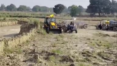 मंझनपुर: रामपुर और फैजीपुर में जेसीबी मशीन से हो रहे मिट्टी खनन पर पुलिस ने जांच कर कार्रवाई की बात कही