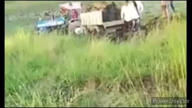 सिंघिया: वारी गांव में मनरेगा योजना में ट्रैक्टर व जेसीबी के द्वारा कार्य किए जाने का आरोप