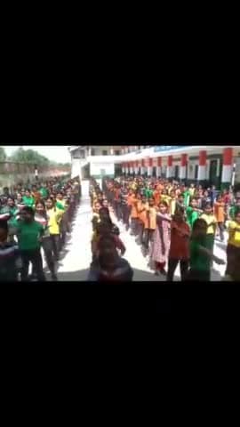 सेन ओवर सीज के द्वारा छात्राओं को सिखाये जा रहे आत्म रक्षा के गुर।