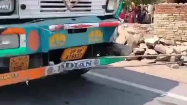 पवई: पन्ना: भसूडा ग्राम में तेज रफ्तार ट्रक घर में घुसा घर में सो रहे एक की मौत  तीन घायल