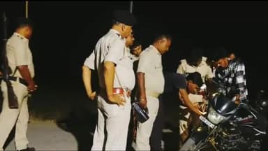 डेहरी: लोकसभा चुनाव को लेकर स्पेशल ड्राइव के दौरान डेहरी सहित विभिन्न इलाके से फरार चल रहे 7 आरोपियों को पुलिस ने किया गिरफ्तार