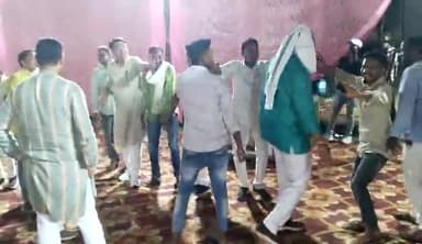 फरसगांव पार्षद बड़े भैया प्रहलाद कुंजाम जी के शादी मे डांस करते हमारे सभी नेतागण🥰🥰