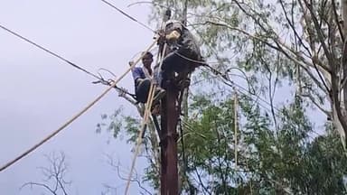 कोंडागांव: आंधी तूफान से कोंडागांव में 50 से अधिक स्थानों पर बिजली की तारें व खंबों को पहुंचा नुकसान, सोमवार को भी मरम्मत जारी