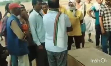 चितरंगी: सरई क्षेत्र के ग्राम कोनी निवासी गोरेलाल साकेत के शव का 5 दिनों बाद अंतिम संस्कार किया गया गुजरात के सूरत मे हुई थी मौत।