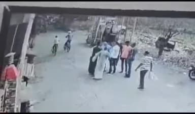 फतेहपुर: गौतमनगर में BJP नेत्री के बेटे और मोरम कारोबारी के बीच हुई मारपीट असलहा लहराकर दिया धमकी वीडियो CCTV में हुआ कैद