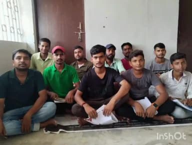 शिवहर: आदर्श मध्य विद्यालय में जिला केंद्रीय पुस्तकालय समय पर नहीं खुलने से नाराज छात्रों ने दिया धरना प्रदर्शन